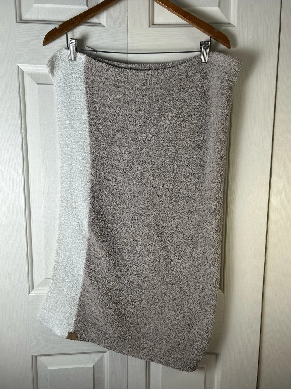 Bearpaw Chenille Baby Blanket Tan White Edge Soft Plush Stripes Sweater Knit